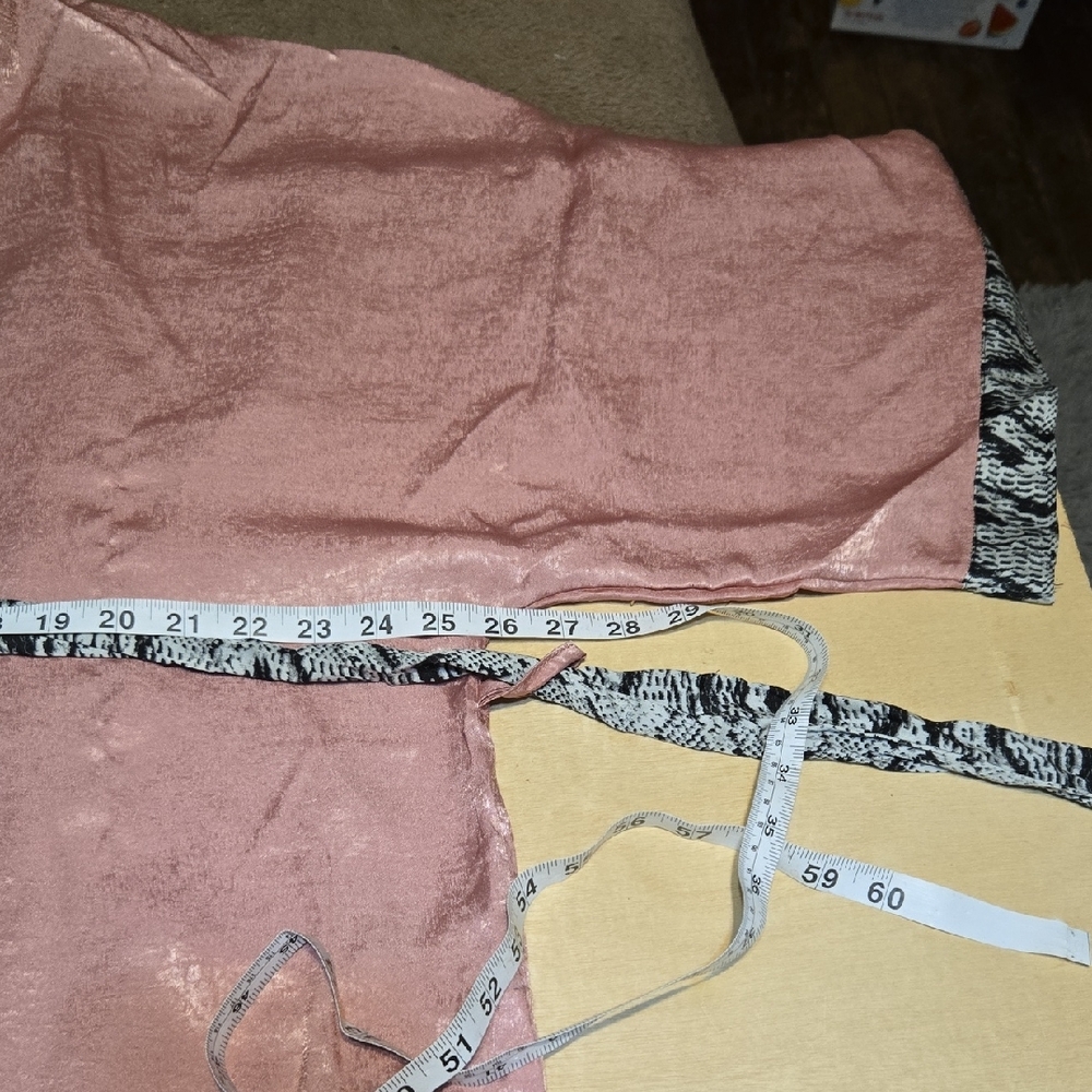 E118 NWT Entro Pink Kimono Robe with Snake Print Accents Open Fron Tie Sm Md Lg - Picture 4 of 8
